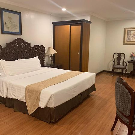 皇冠皇家酒店 Balanga 外观 照片