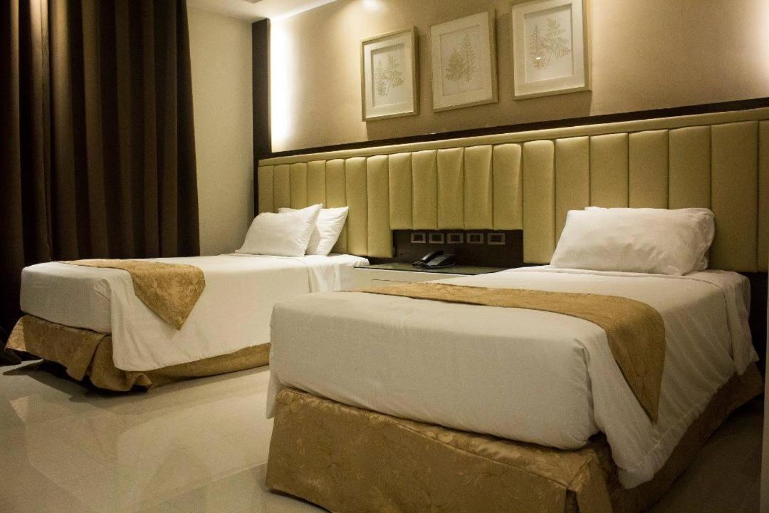 皇冠皇家酒店 Balanga 外观 照片