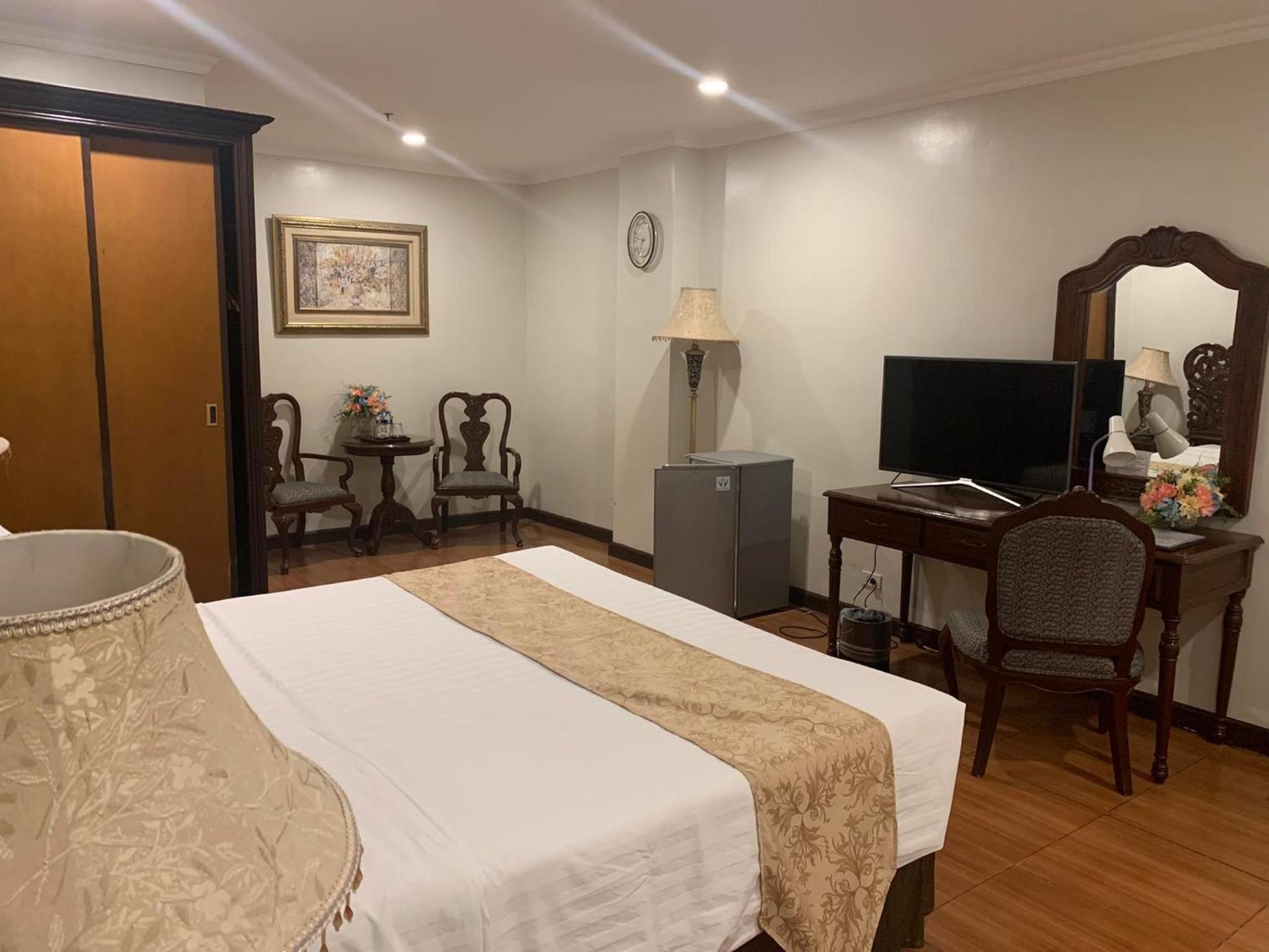 皇冠皇家酒店 Balanga 外观 照片