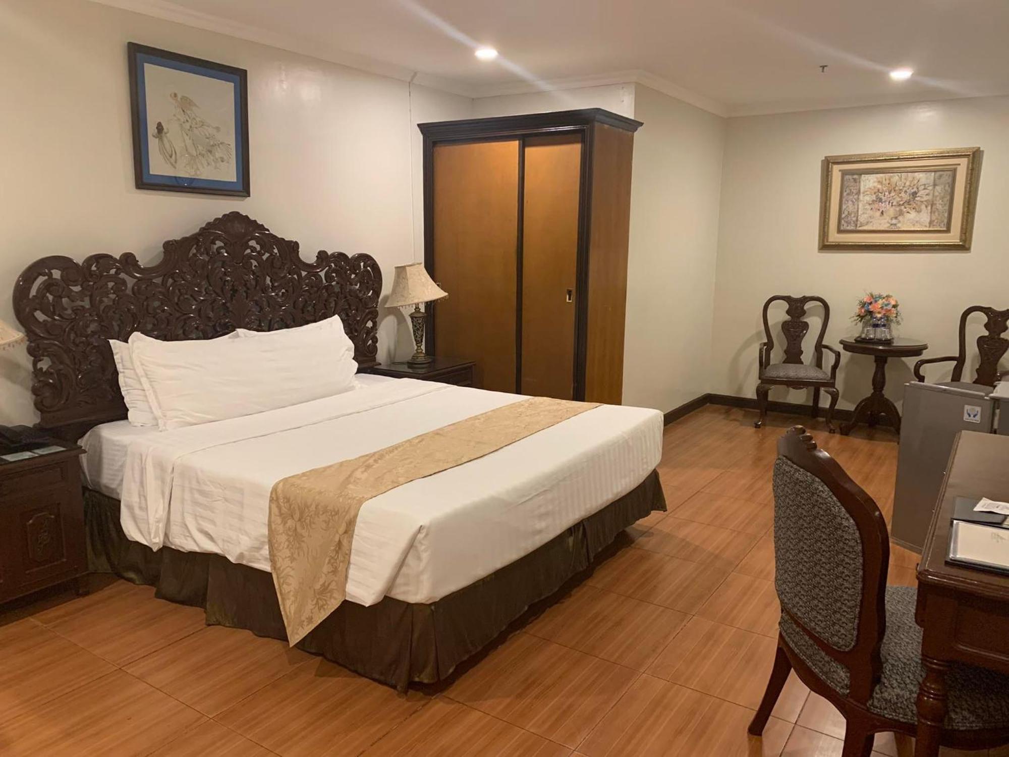 皇冠皇家酒店 Balanga 外观 照片
