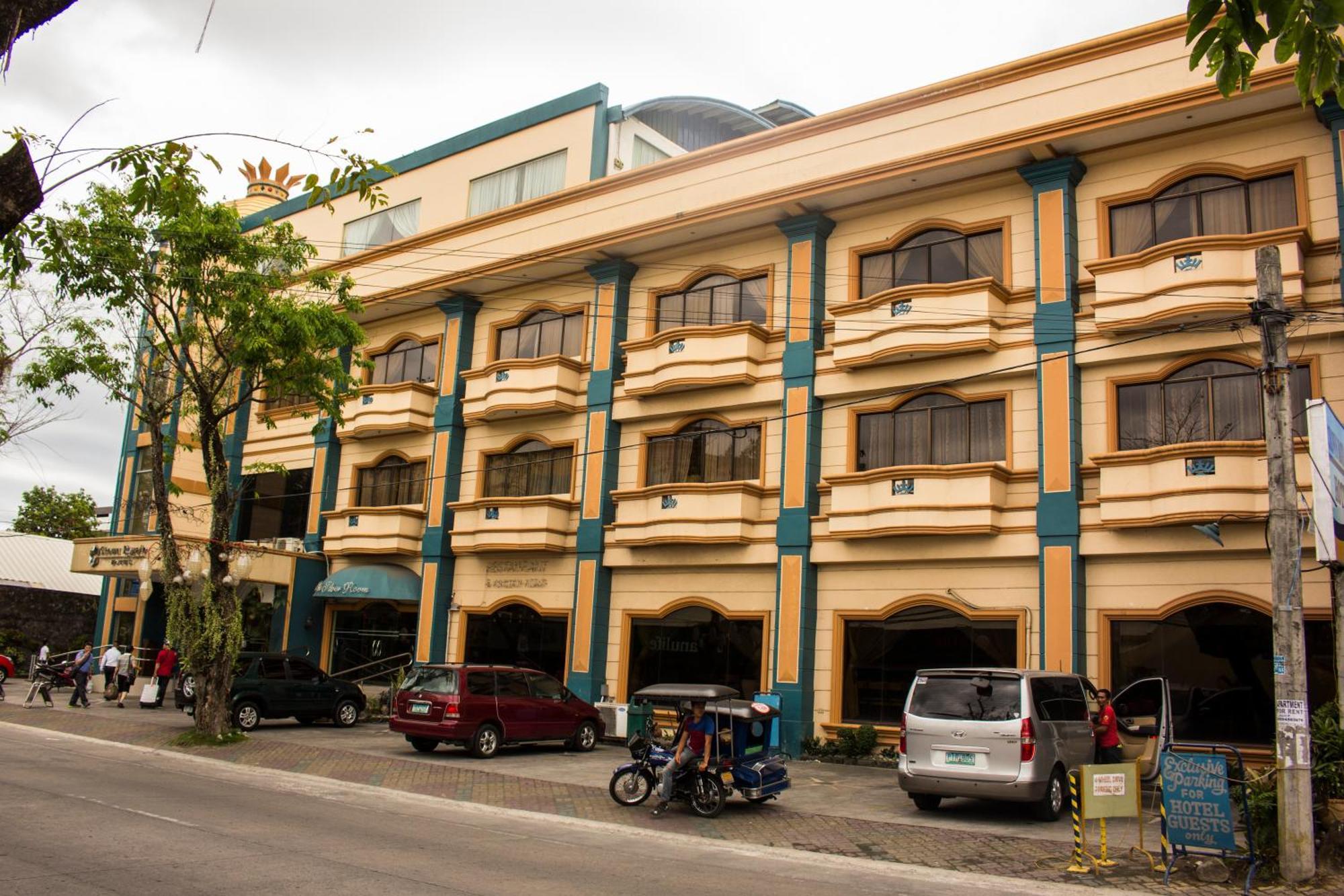 皇冠皇家酒店 Balanga 外观 照片