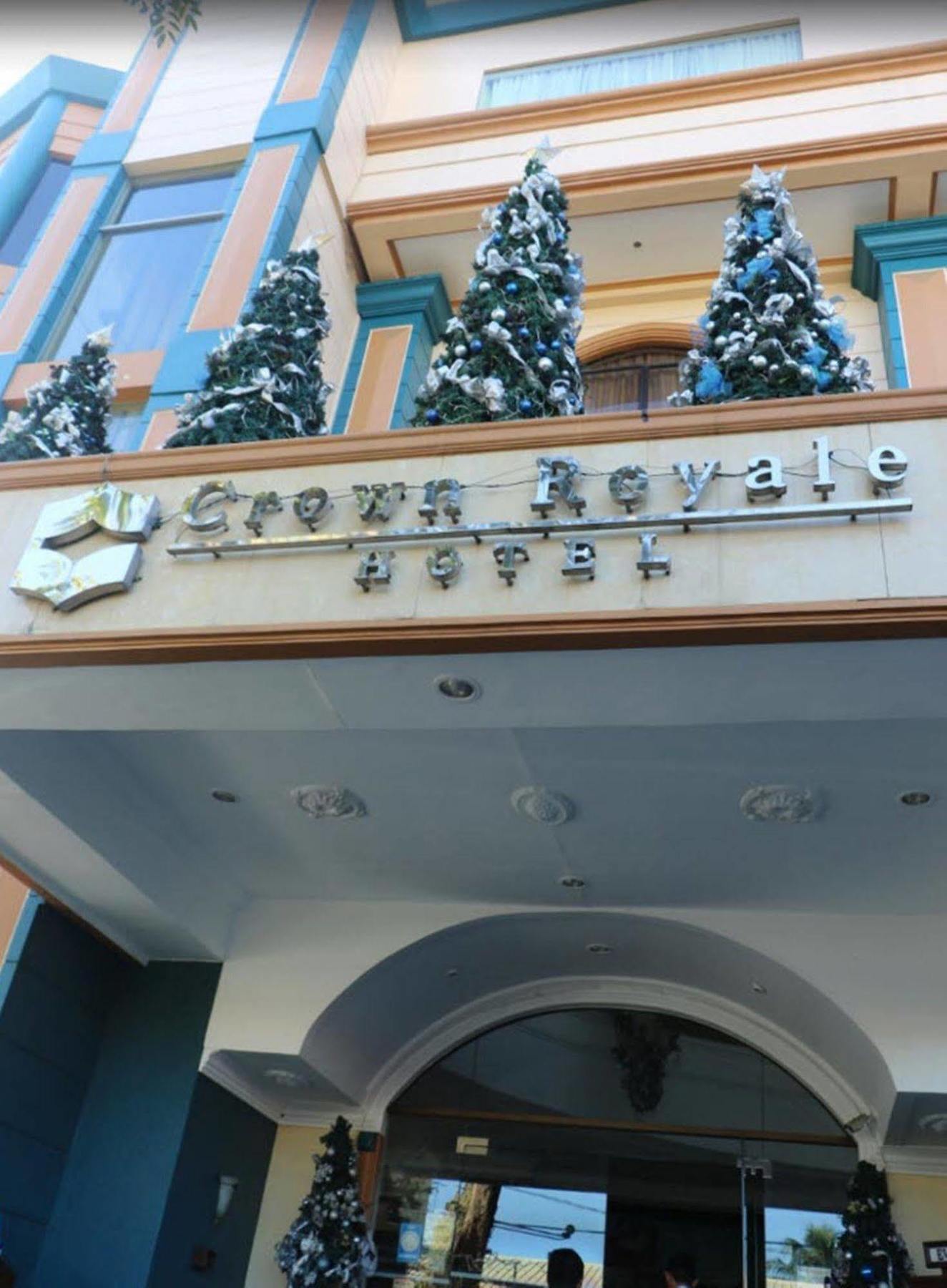 皇冠皇家酒店 Balanga 外观 照片