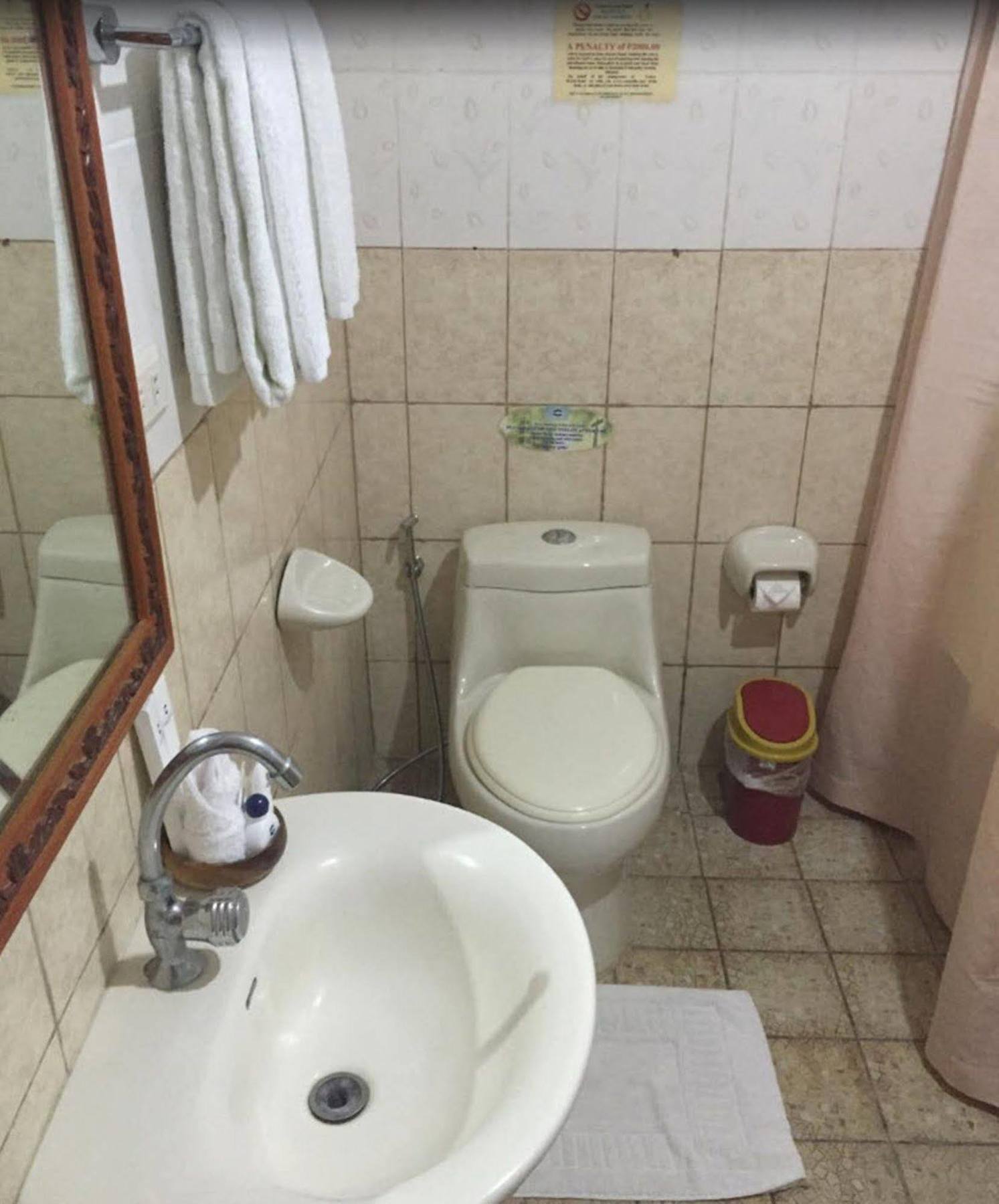 皇冠皇家酒店 Balanga 外观 照片