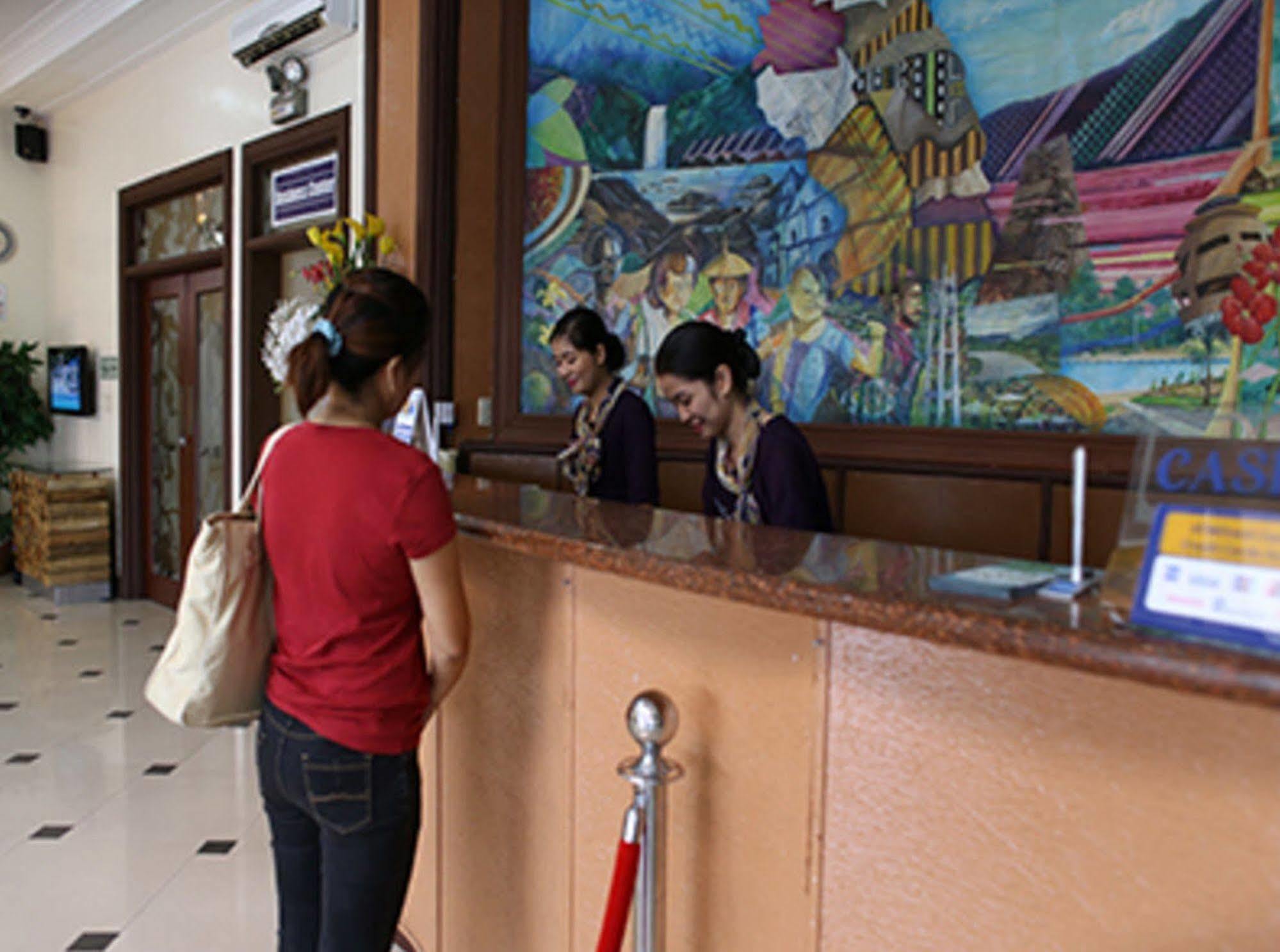 皇冠皇家酒店 Balanga 外观 照片